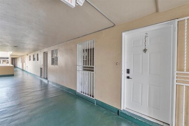 110 Royal Palm Rd unit 211, Hialeah, FL 33016 - photo 3