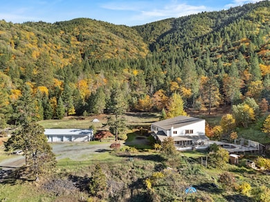 827 Summit Loop, Grants Pass, OR 97527 - photo 2