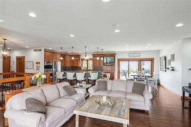 4093 70th St, Grinnell, IA 50112 - photo 6