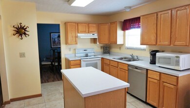 3055 Brantley Dr - Kitchen