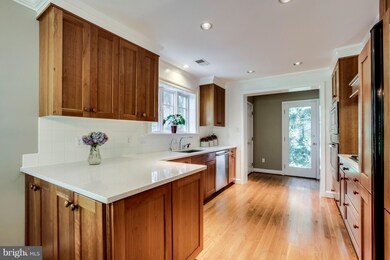 4656 N Dittmar Rd, Arlington, VA 22207 - photo 7