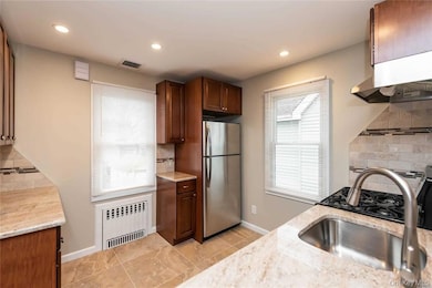 9 Capitol Ave unit Upper level, Williston Park, NY 11596 - photo 7