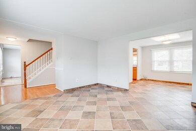 12611 Etruscan Dr, Herndon, VA 20171 - photo 5