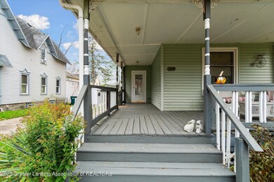 06-1009-N-Walnut-St-Lansing-MI-48906-Win