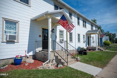 25-PREDana-1028-314 4th St-Exteriors-006