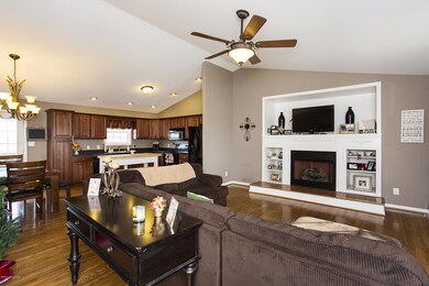 3-living room and kitchen