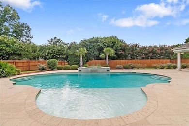 Stunning pool & hot tub