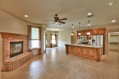 202 Captains Ct, Granbury, TX 76049 - photo 5