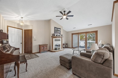 4545 Westchester Dr NE unit D, Cedar Rapids, IA 52402 - photo 3