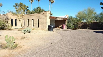 Front w/ 2 Car Carport