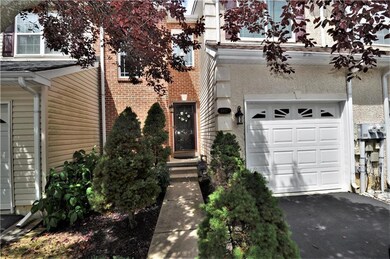 6957 Hunt Dr, Macungie, PA 18062 - photo 3