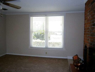 Den/Family/Great Room. Double insulated windows th