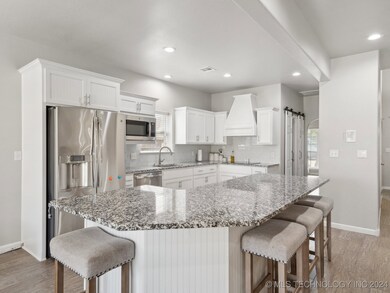 Gorgeous kitchen with granit and center island bre