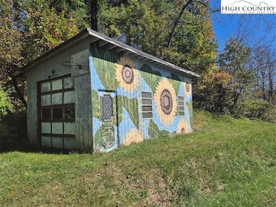 720 Mash Rd, West Jefferson, NC 28694 - photo 4