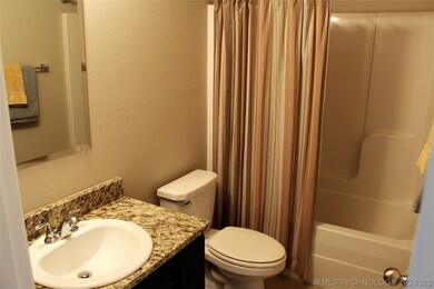 14704 S Hickory Cir, Glenpool, OK 74033 - photo 7