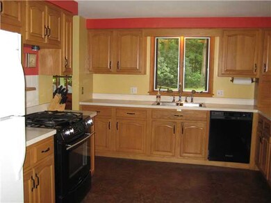 Kitchen Bright and clean kitchen, jenair stove lot