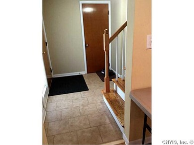 Foyer. Tiled front entryway.....