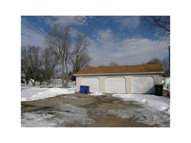 Garage. 864 sq ft garage