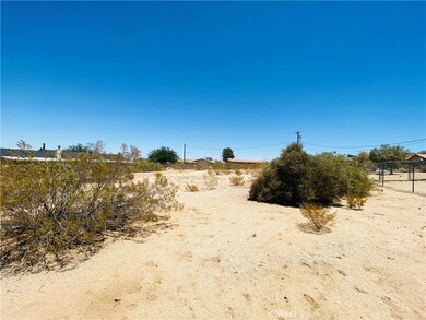 6931 Ivanpah Ave, Twentynine Palms, CA 92277 - photo 2