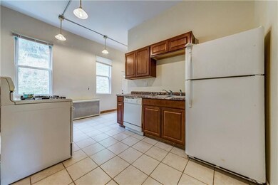 Tall ceilings and lots of light in the kitchen