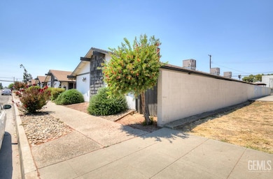 408 Trinity Ave, Chowchilla, CA 93610 - photo 2