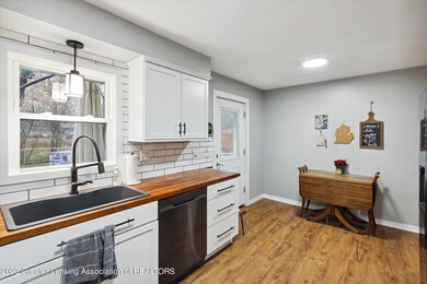 11-941-W-Thomas-L-Pkwy-WindowStill-03