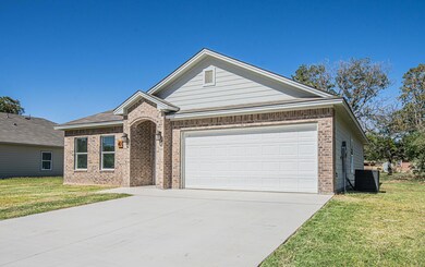 403 Royal St, Cleburne, TX 76031 - photo 3