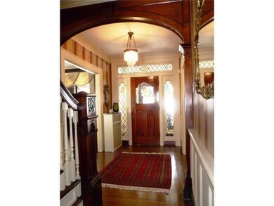 Entry/Foyer.