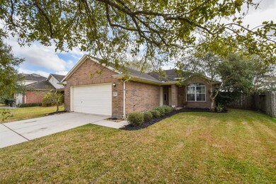 940 Wildwinn Dr, Alvin, TX 77511 - photo 3