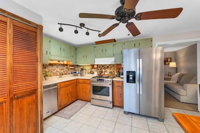 22 Corson St, Rochester, NH 03867 - photo 3