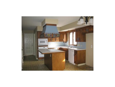 5141 Stearns St, Shawnee, KS 66203 - photo 7