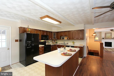 1301 Hornell Dr, Silver Spring, MD 20905 - photo 3