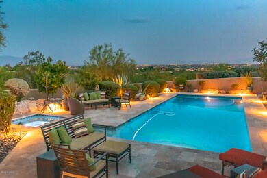 Pool/Spa/City Views