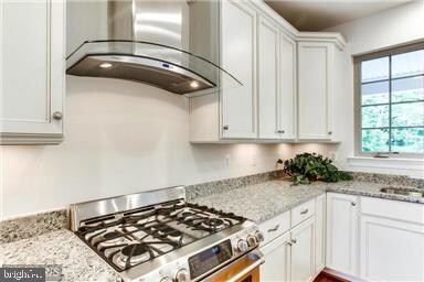 7967 Turtle Creek Cir unit 32, Gainesville, VA 20155 - photo 2