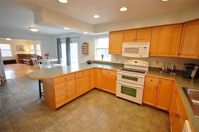 21 Poplar St, Old Orchard Beach, ME 04064 - photo 4