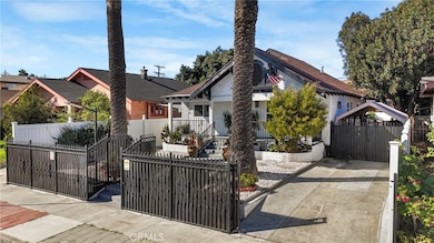 919 919 1/2 W 49th, Los Angeles, CA 90037 - photo 3