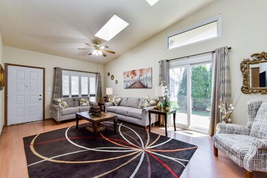 1552 Ranchview Dr, Naperville, IL 60565 - photo 3