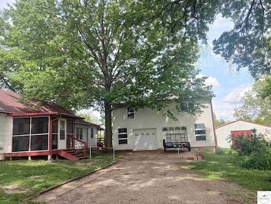 4102 E 32nd St, Sedalia, MO 65301 - photo 2