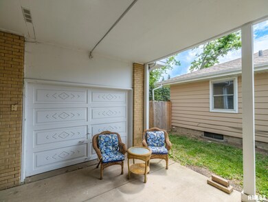 1036 E Forrest Hill Ave, Peoria, IL 61603 - photo 3