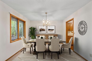 Nice Formal Dining - Virtually Staged!