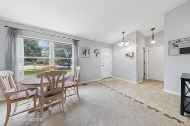 1247 Trinity Dr, Carol Stream, IL 60188 - photo 7