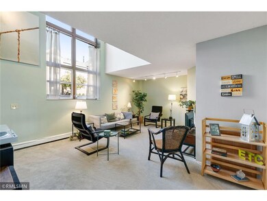Huge windows and lots of sunlight!