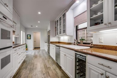 2826 Lawtherwood Place, Dallas, TX 75214 - photo 4