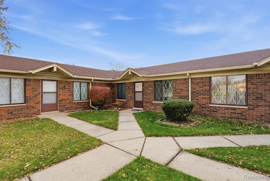 30671 Washington Blvd, Warren, MI 48093 - photo 2