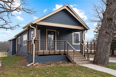 71 Metcalf St, Maxwell, IA 50161 - photo 2