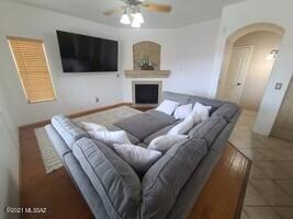 CD1C12F7-0FE3-415A-9DD6-1BC0667F63B7