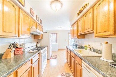 8 Lincoln Ln unit E, Dayton, NJ 08810 - photo 5