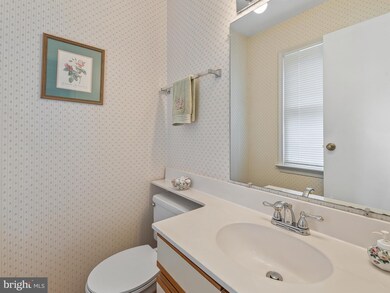 3645 Silver Spruce Cir, Burtonsville, MD 20866 - photo 4