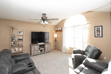 113 Whispering Wind Ln, Center Point, IA 52213 - photo 7
