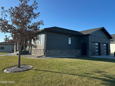 605 Jadyn Ln, Watertown, SD 57201 - photo 4